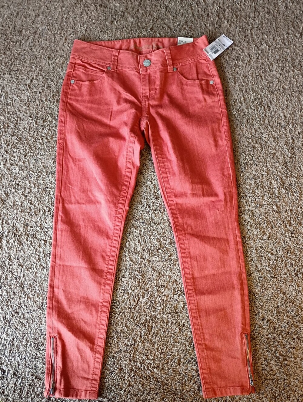 NWT American Rag Coral Women’s Slim Zip-Hem Jeans